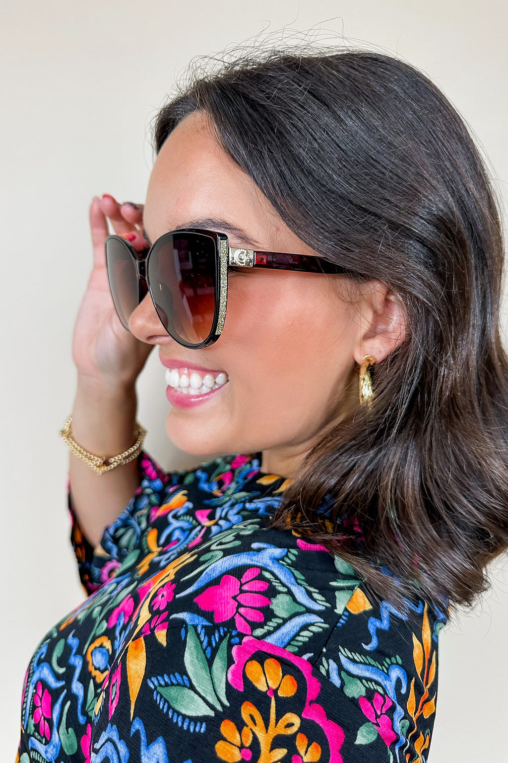 Glamorous Black and Silver Sunglasses Amazon.com: SOUTHPOLE Women main image 3