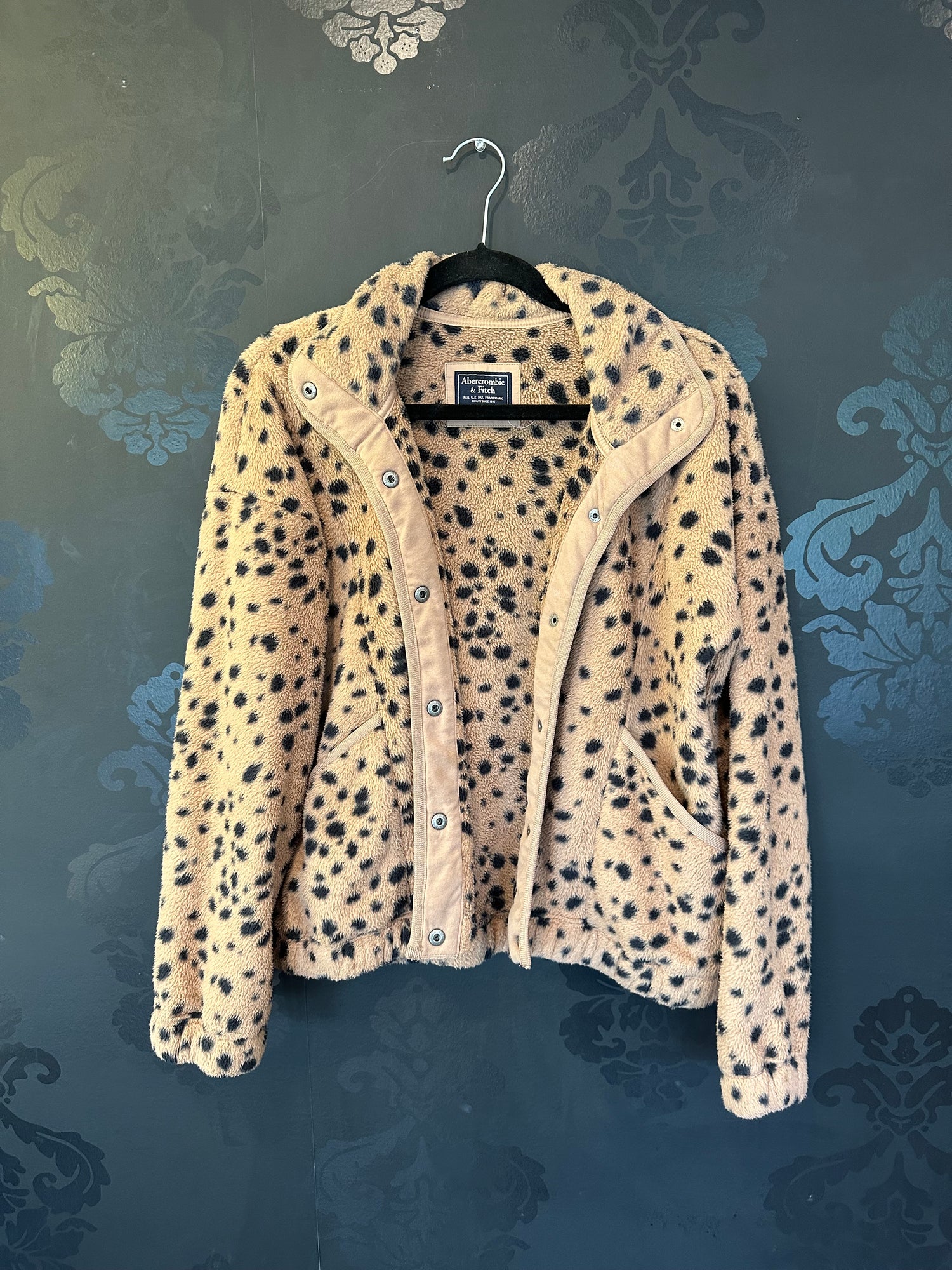 Size Medium Abercombie & Finch Soft Cheetah Jacket
