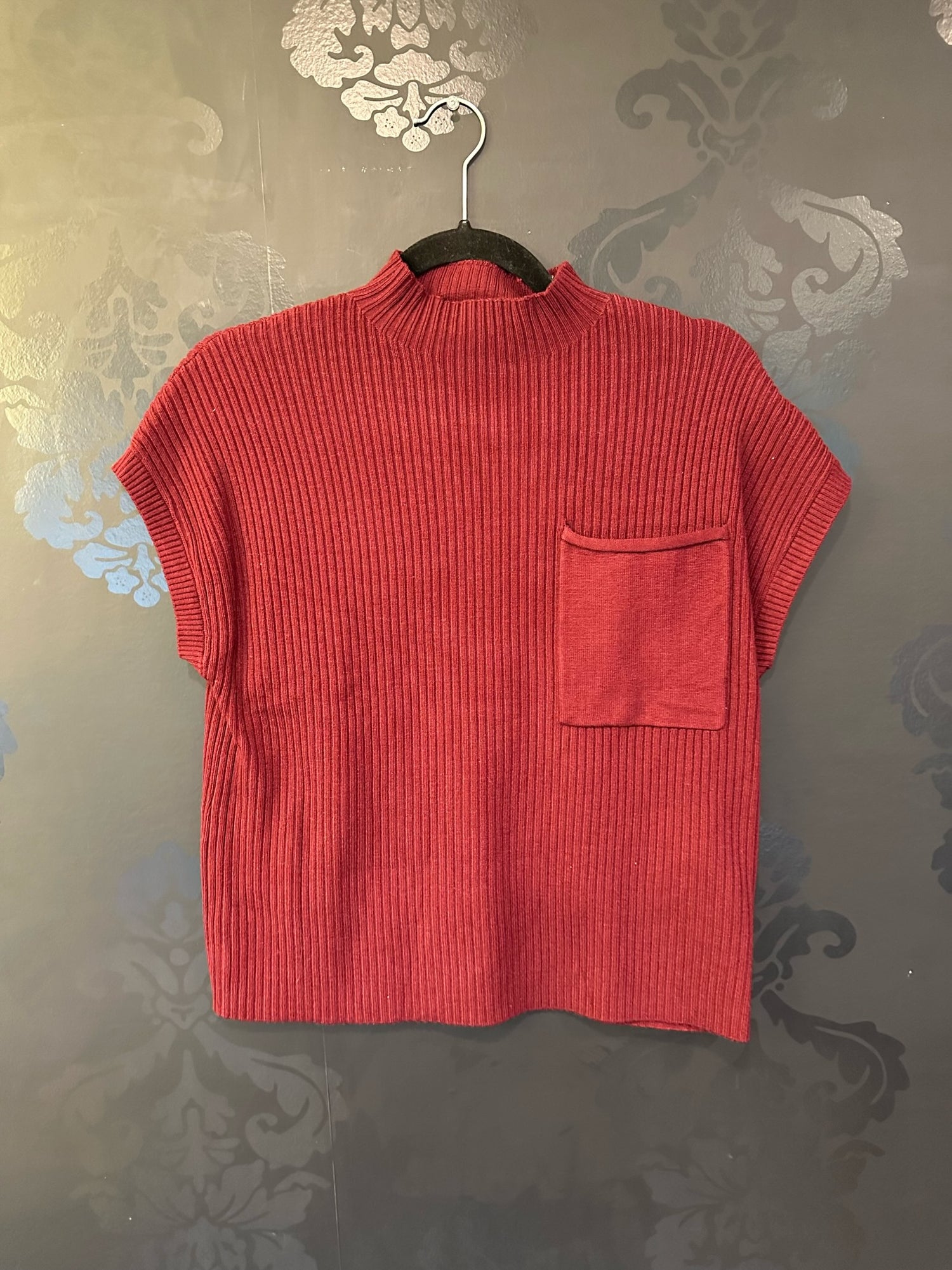 Size Small Ribbed Pocketed Mock Neck Sweater Top in Wine