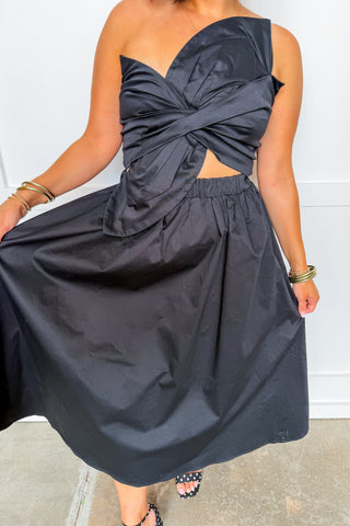 Center Stage Bow Midi Dress in Black