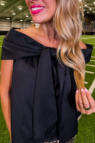 Center Stage Bow Top in Black