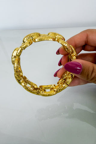 Anvil Hammered Chain Bangle in Gold
