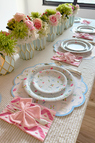 Lucy Grymes Round Scalloped Paper Placemat Set