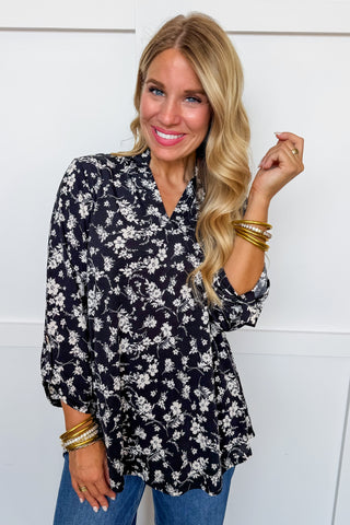 Dear Scarlett Lane Ruffle Collar Top in Black Floral