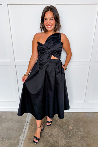 Center Stage Bow Midi Dress in Black