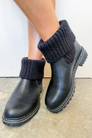 Black Quiver Corkys Short Boot