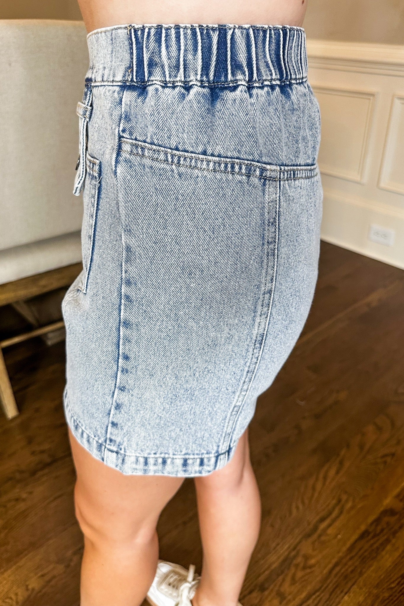 Mineral Wash Patch Pocket Elastic Waist Shorts in Light Denim