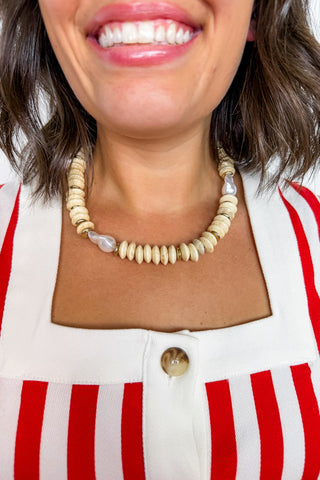 The Pearl Coast Beaded Necklace in Beige