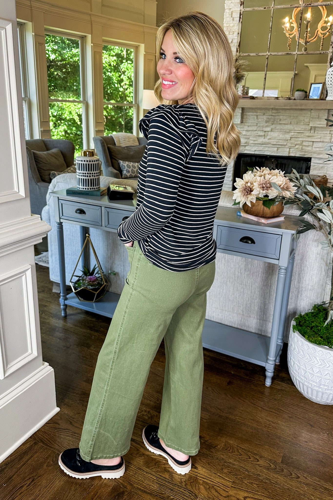 Signature J&J High Rise Button Fly Wide Leg Jean in Olive