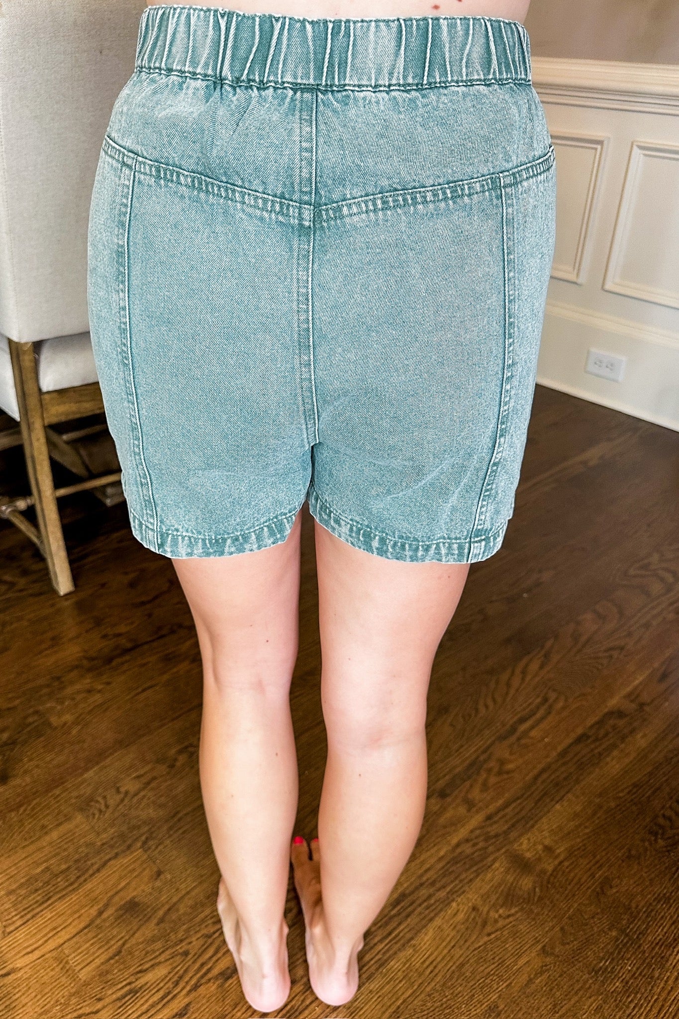 Mineral Wash Patch Pocket Elastic Waist Shorts in Green