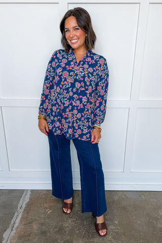 Dear Scarlett Lane Ruffle Collar Top in Navy Floral