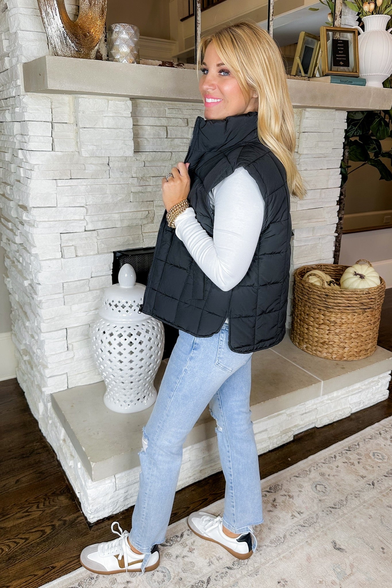 Quilted Lightweight Pocketed Zip Up Layering Puffer Vest in Black