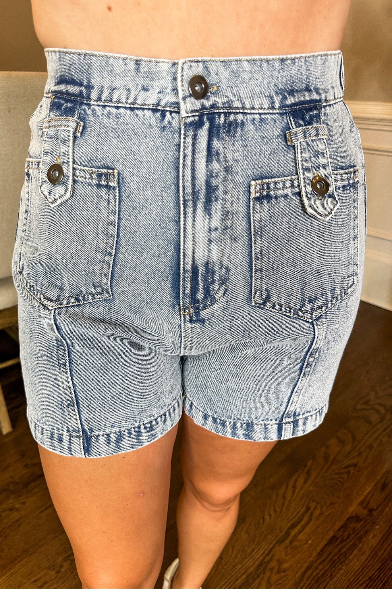 Mineral Wash Patch Pocket Elastic Waist Shorts in Light Denim