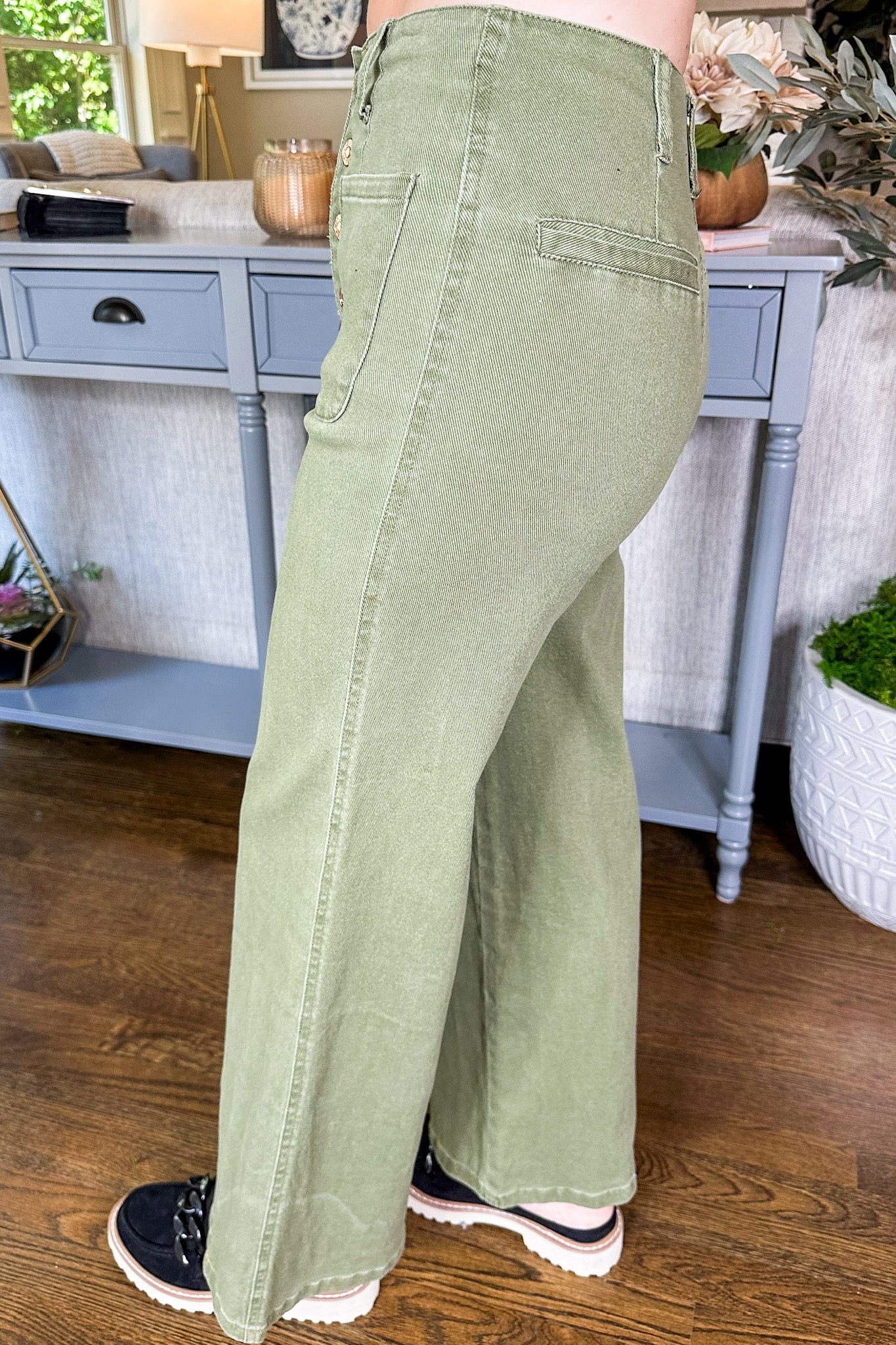 Signature J&J High Rise Button Fly Wide Leg Jean in Olive