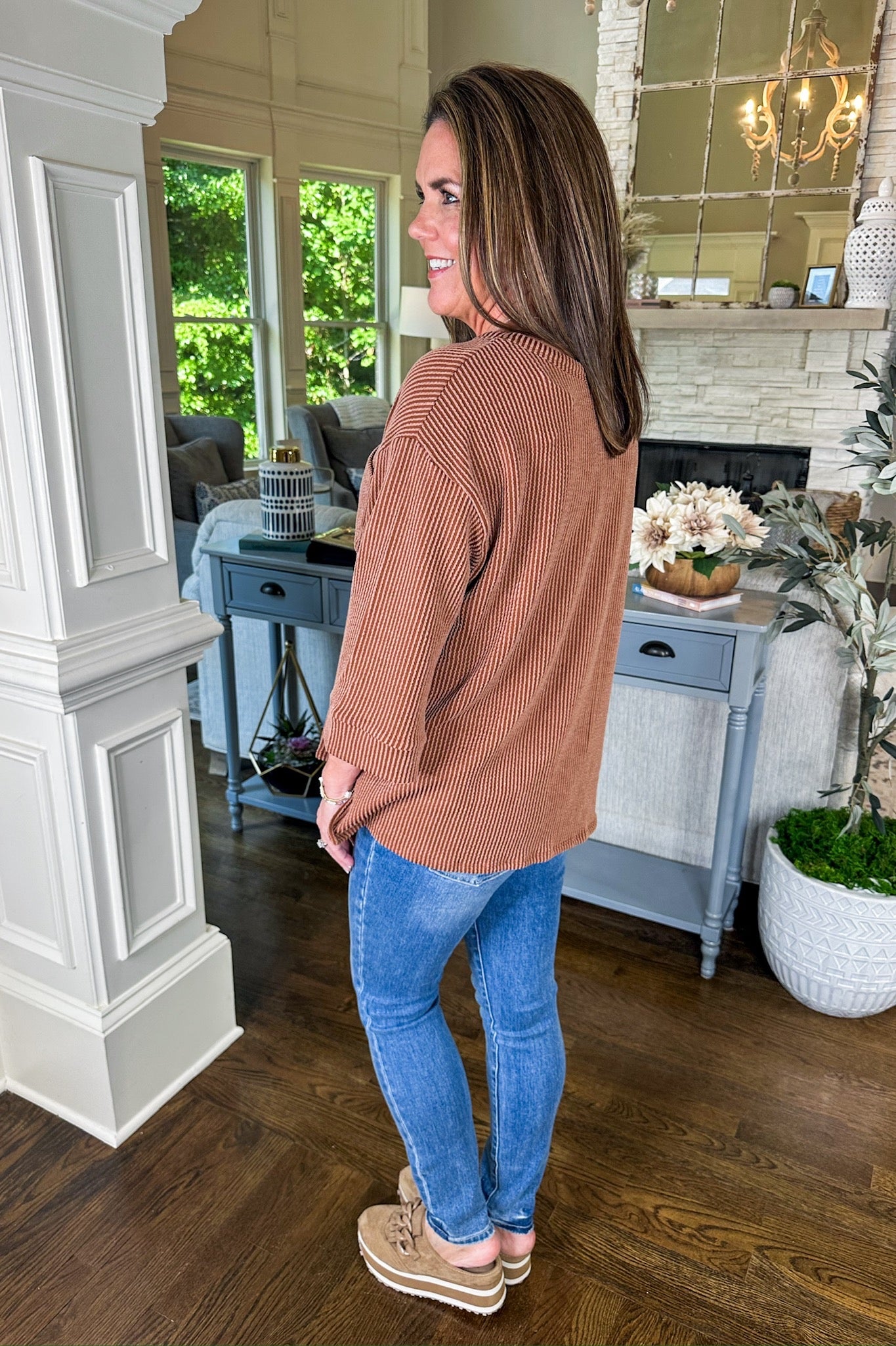 The Macy Ribbed Pocketed Three-Quarter Sleeve Top in Chestnut