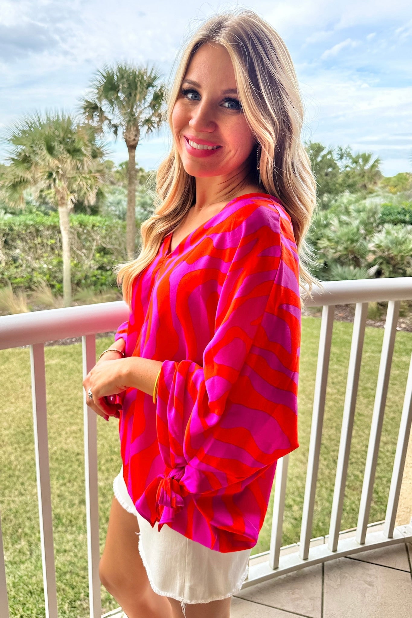 Wavy Print Tie Sleeve V Neck Shift Top in Pink & Red