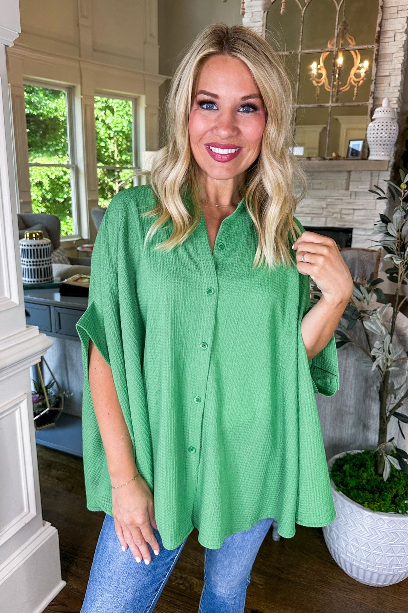 Green Textured Cuff Sleeve Flowy Collared Poncho Top