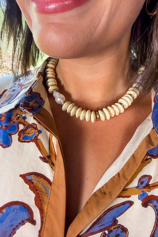 The Pearl Coast Beaded Necklace in Beige