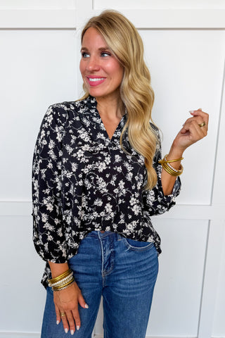 Dear Scarlett Lane Ruffle Collar Top in Black Floral