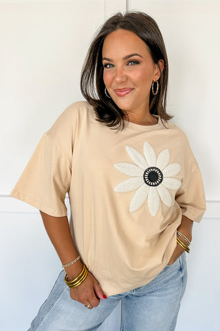 Charming Daisy Detail T-Shirt In Oatmeal