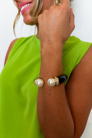 The Pearl Pop Hinge Bracelet in Black