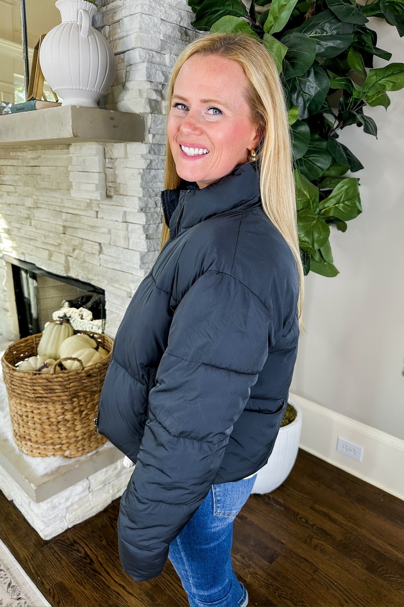 Drawstring Back Pocketed Puffer Jacket in Black