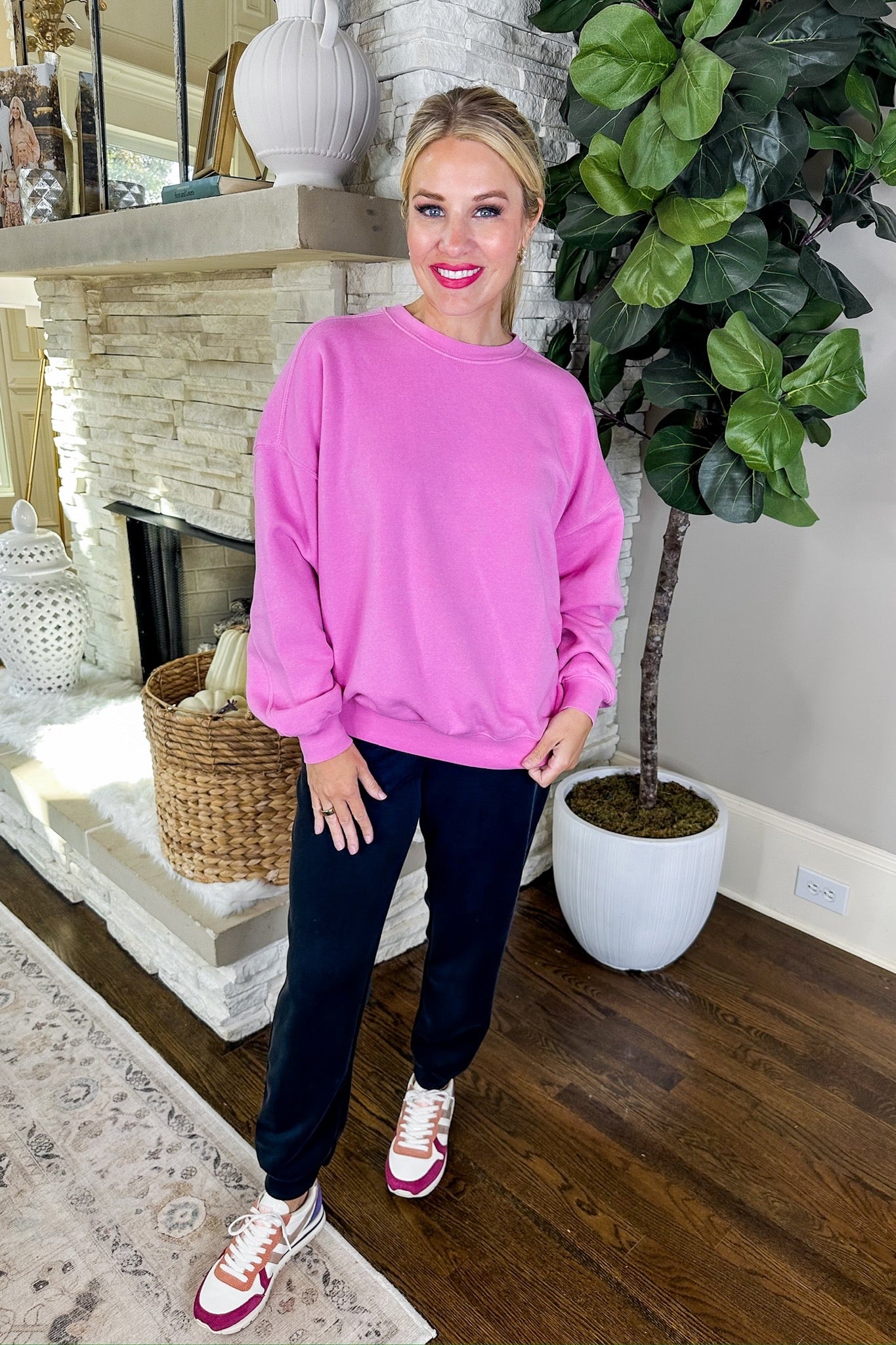 Classic Fleece Lined Crew Neck Sweatshirt in Pink