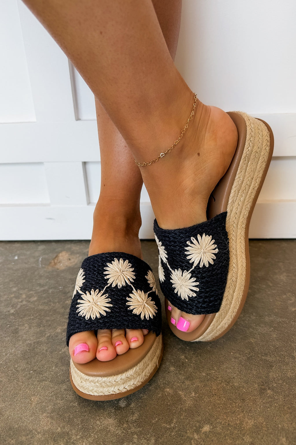 A Touch Of Daisy Platform Sandals – Jules & James Boutique
