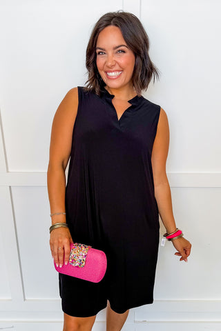 The Giada Bejeweled Straw Clutch in Fuchsia