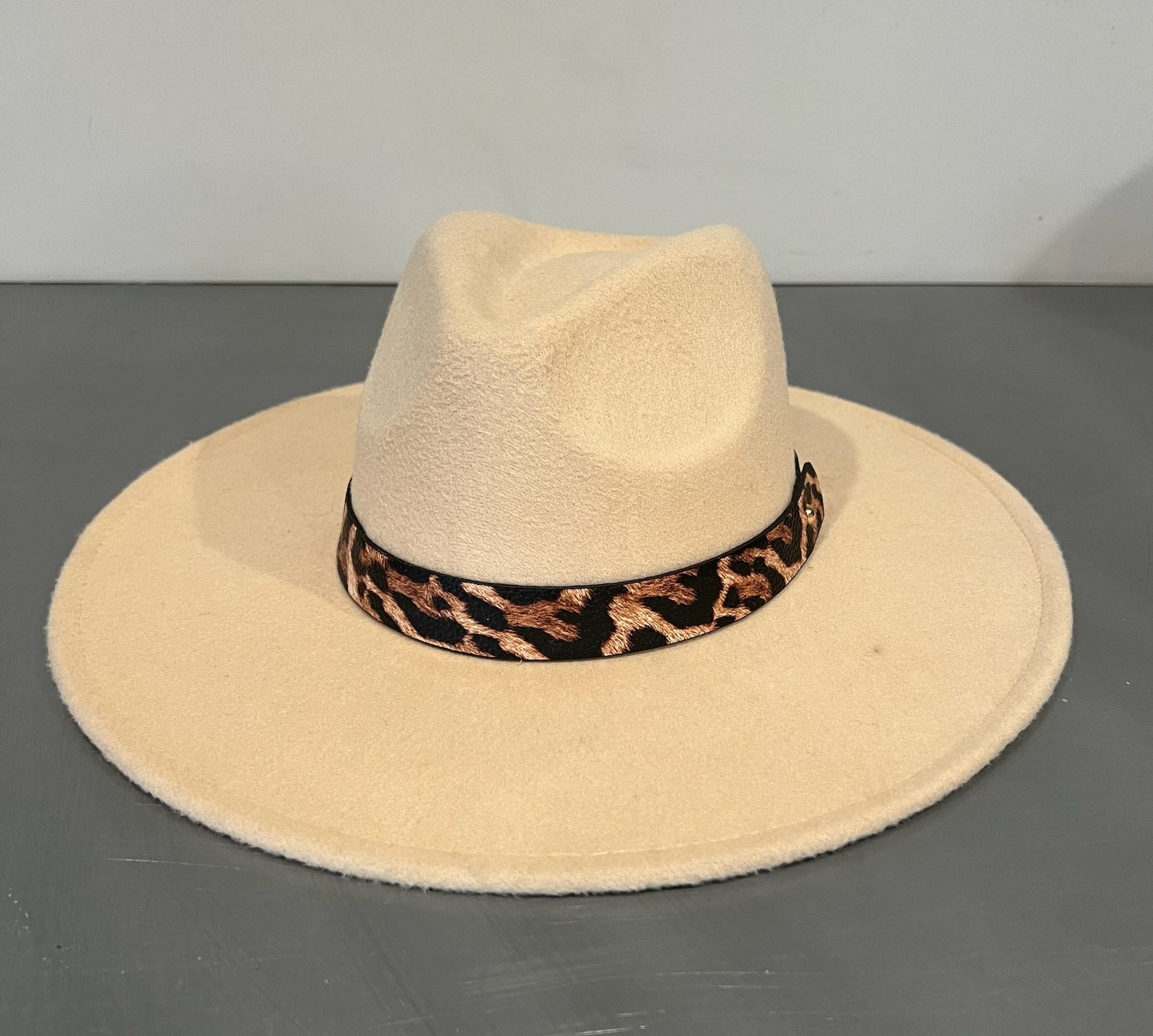 Leopard Print Strap Cream Model Hat