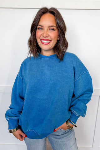 Hot Pink Deal - Ribbed Crossover Crew Neck Sweatshirt in Ocean Blue