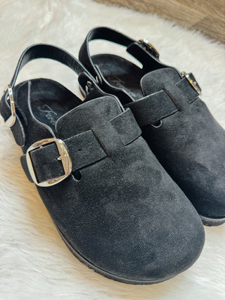 The Clog Buckle Slide in Black