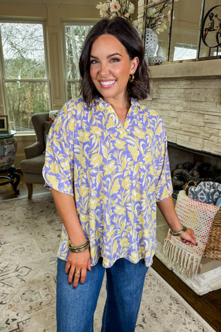 The Lizzy Breeze Short Sleeve Top in Lilac/Yellow Floral