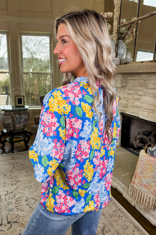 The Lizzy Breeze Short Sleeve Top in Blue Multi Hydrangea