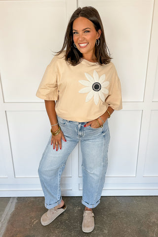 Charming Daisy Detail T-Shirt In Oatmeal