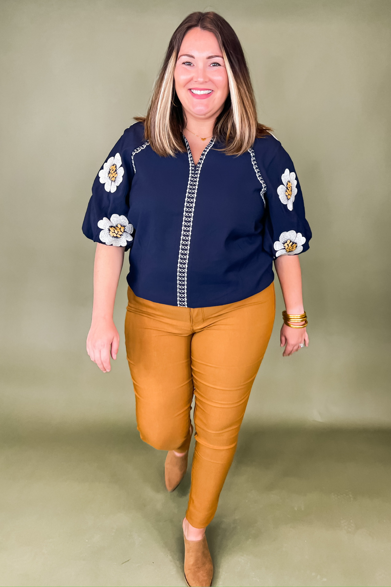 In A Sunflower Daze Top in Navy by THML
