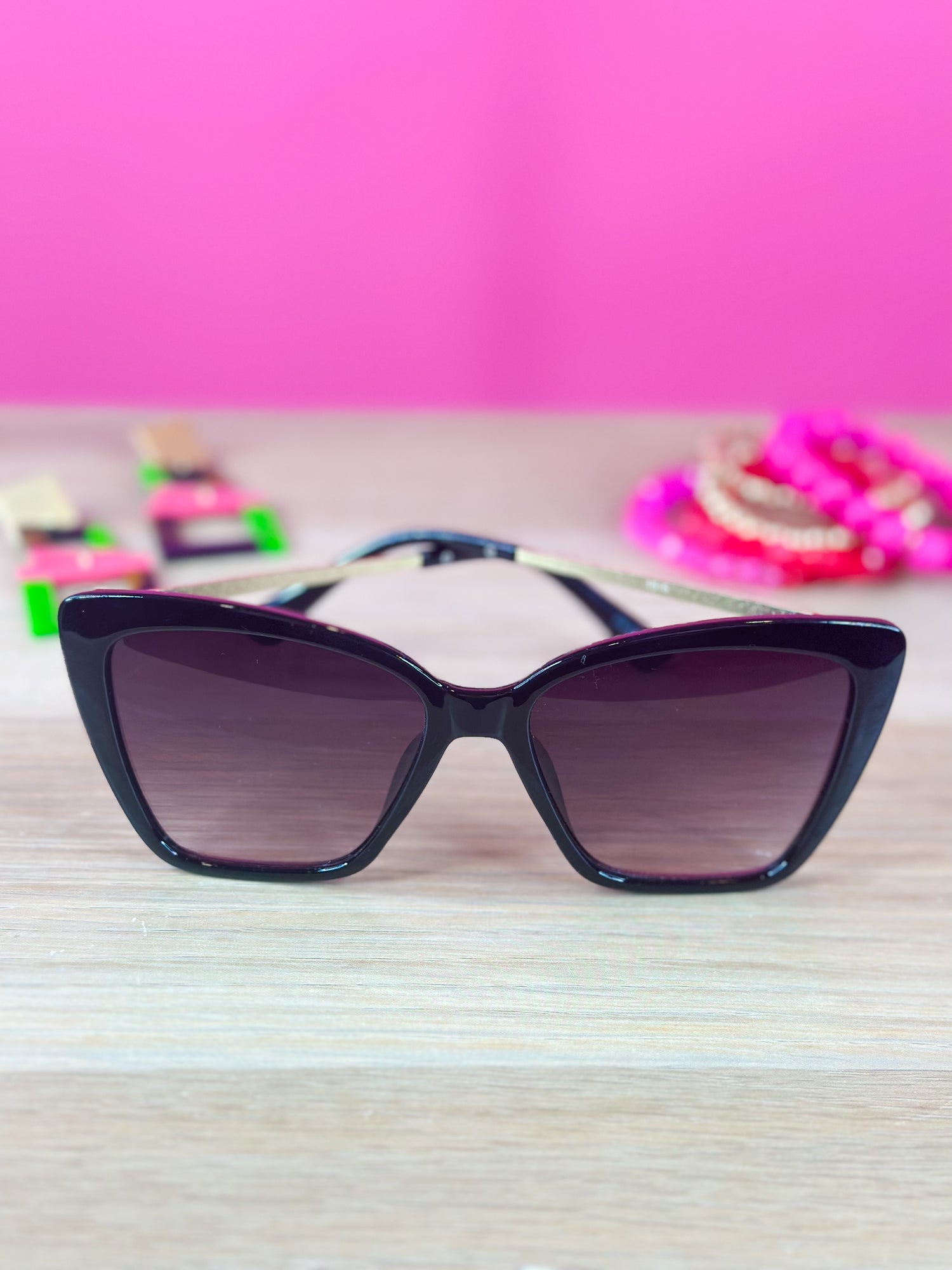 The Avery Smoke Lens Sunglasses in Black